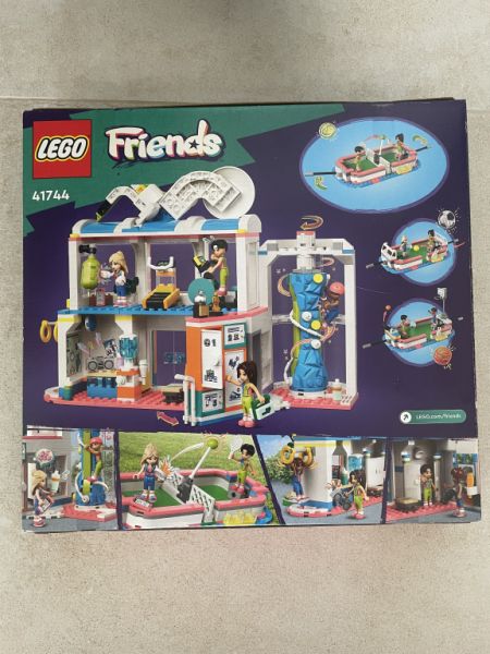 LEGO Friends – Sportzentrum (41744) (Originalverpackt und ungeöffnet)