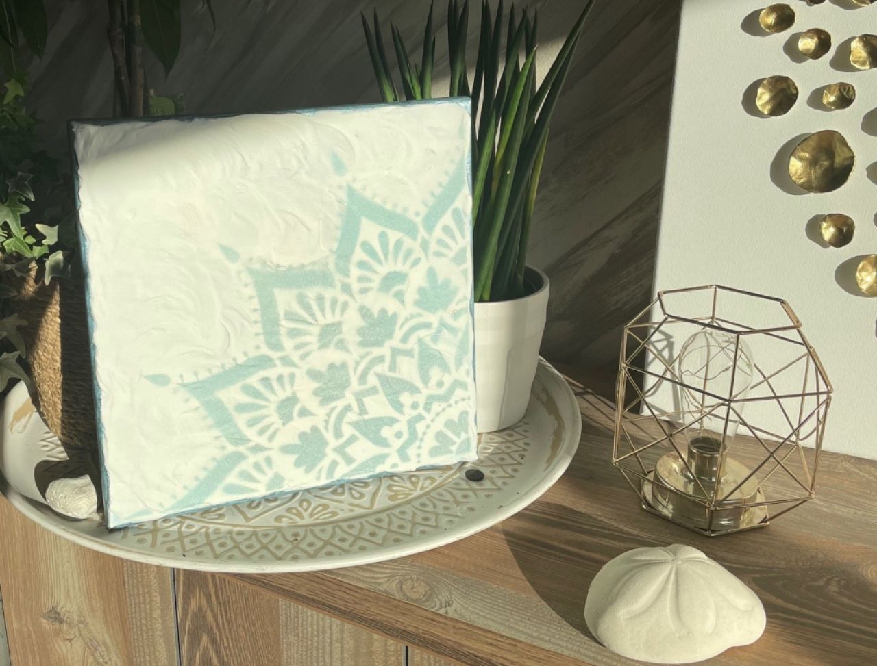 Leinwand mit Verzierung