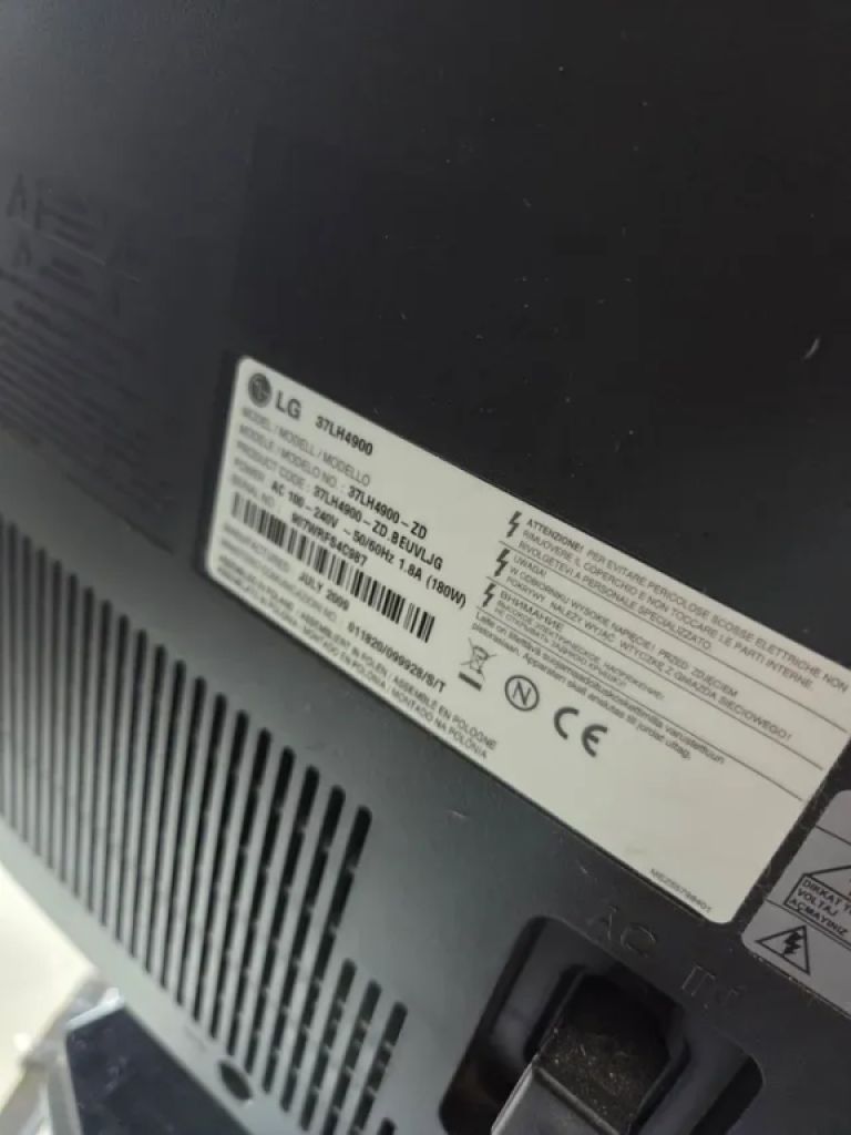 LG Fernseher in Schwarz.