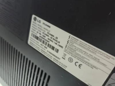 Televisor LG en negro.