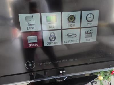 Televisor LG en negro.