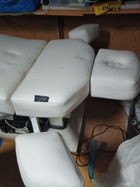 Treatment couch for beauty studio