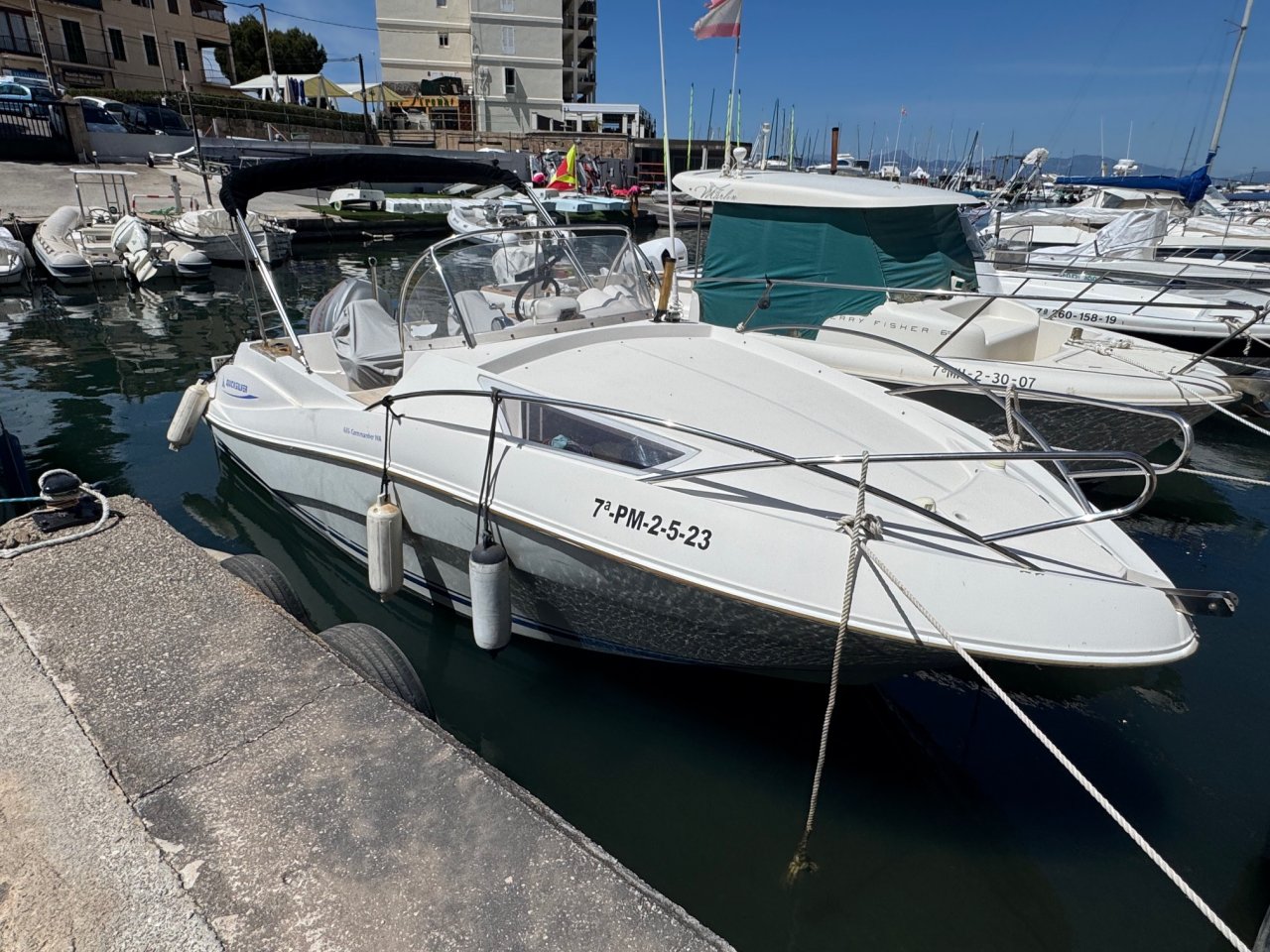 Liegeplatz 8x3 Meter in Arenal, inklusive Boot Quicksilver 635 WA mit AB Mariner 150 zu verkaufen