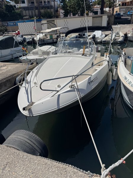 Liegeplatz 8x3 Meter in Arenal, inklusive Boot Quicksilver 635 WA mit AB Mariner 150 zu verkaufen