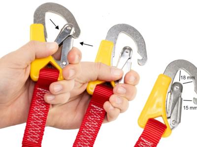 Lifeline / 3 Carabiners New