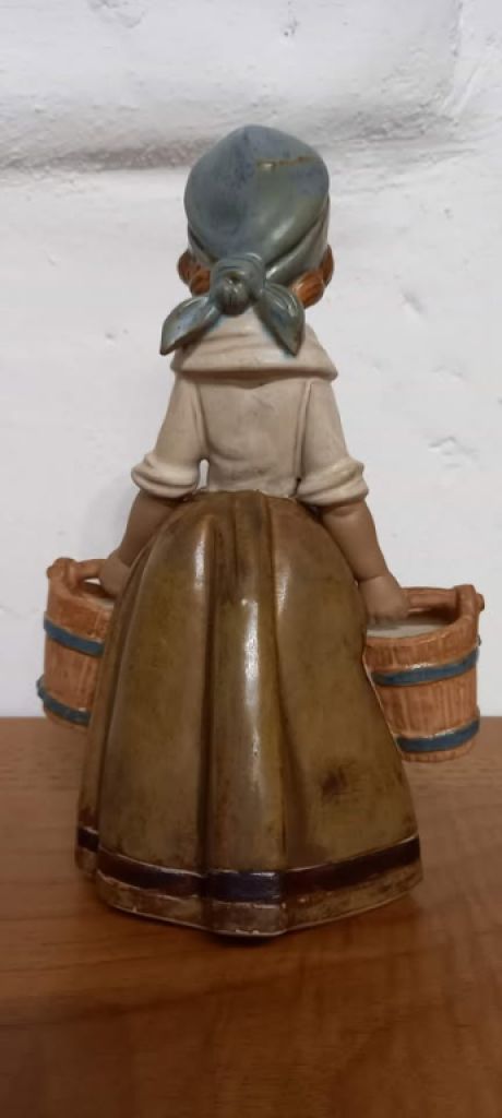 Lladro Mädchen mit zwei Eimern