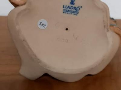 Lladro Mädchen mit zwei Eimern