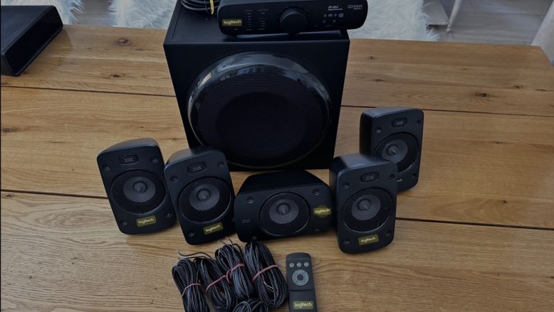 Logitech Z906 Sound System