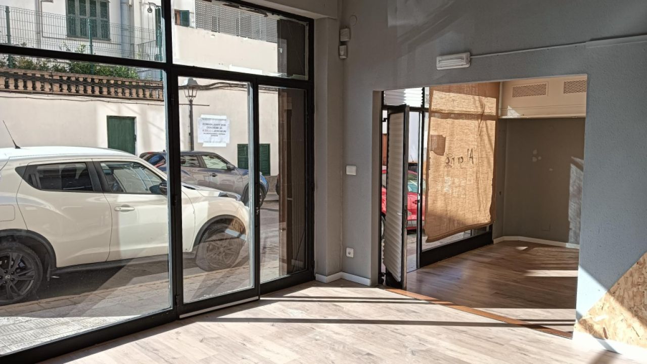 Premises near the center of Felantix --- L 27 CM