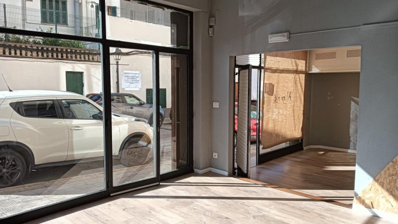 Local cerca del centro de Felantix --- L 27 CM