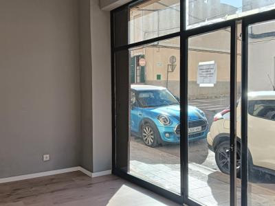 Local cerca del centro de Felantix --- L 27 CM