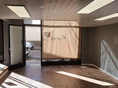 Local cerca del centro de Felantix --- L 27 CM