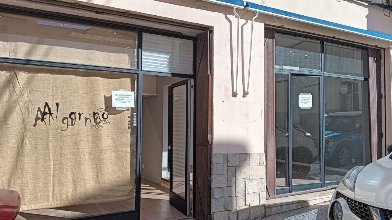 Local cerca del centro de Felantix --- L 27 CM