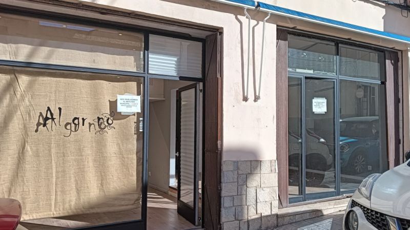 Local cerca del centro de Felantix --- L 27 CM