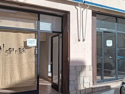 Local cerca del centro de Felantix --- L 27 CM