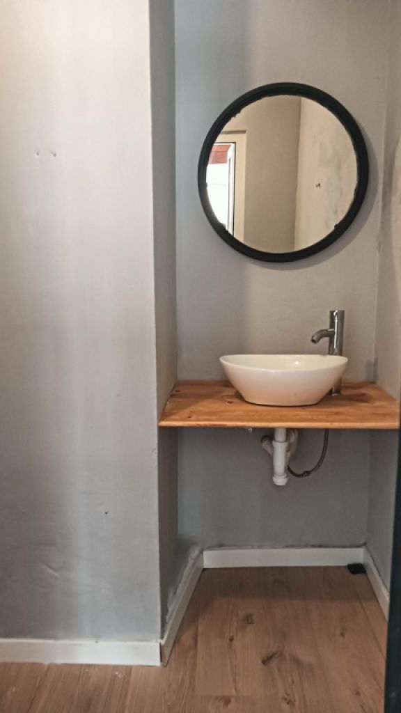 Local cerca del centro de Felantix --- L 27 CM