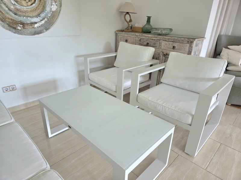 Lounge 5-Sitzer + Tisch