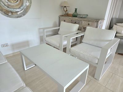 Lounge 5-Sitzer + Tisch