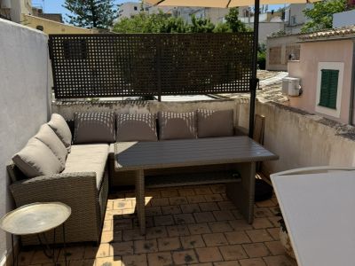 Lounge incl. mesa y sombrilla así como 3 sillas + mesa de mármol en venta