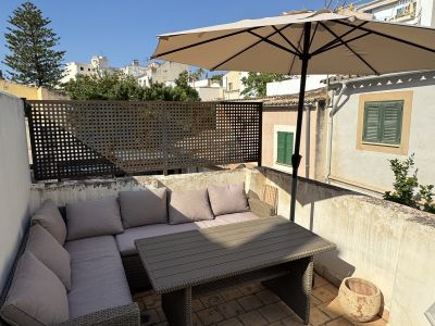 Lounge incl. mesa y sombrilla así como 3 sillas + mesa de mármol en venta