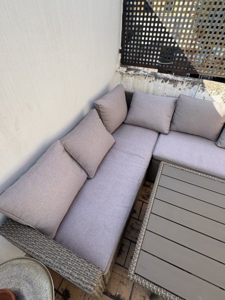 Lounge incl. mesa y sombrilla así como 3 sillas + mesa de mármol en venta