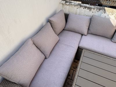 Lounge incl. mesa y sombrilla así como 3 sillas + mesa de mármol en venta