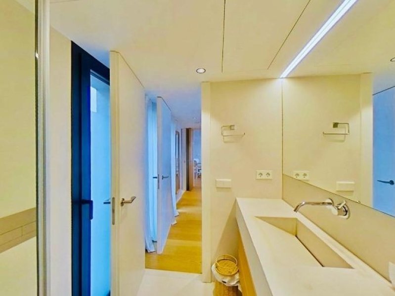 Luxury penthouse on the seafront promenade