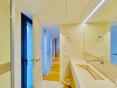 Luxury penthouse on the seafront promenade