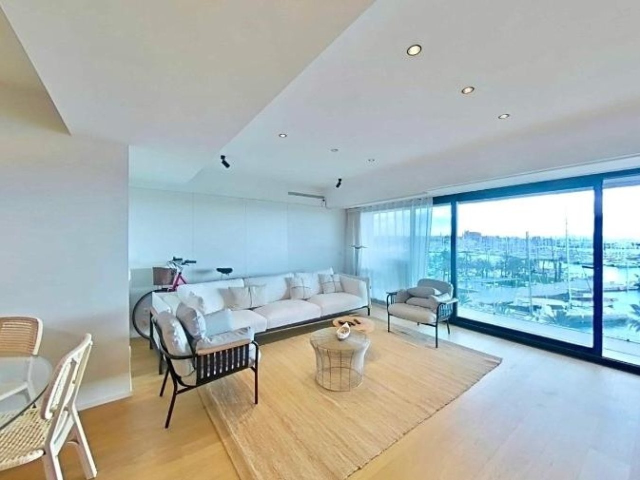 Luxury penthouse on the seafront promenade
