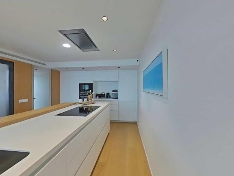 Luxury penthouse on the seafront promenade