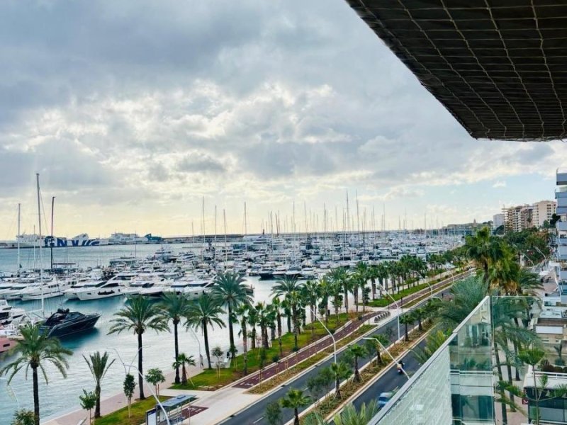 Luxury penthouse on the seafront promenade