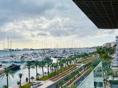 Luxury penthouse on the seafront promenade