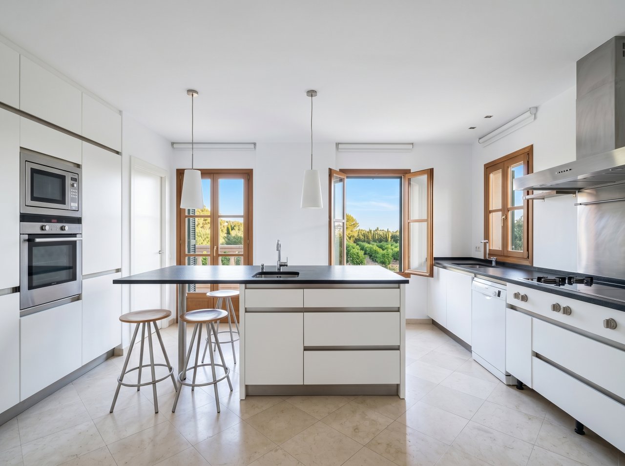 Villa de lujo en Costa D'en Blanes: Vistas panorámicas, piscina infinita y Spa
