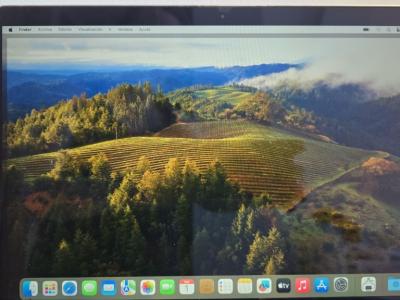 MacBook Air 13” in sehr gutem Zustand, funktioniert einwandfrei.