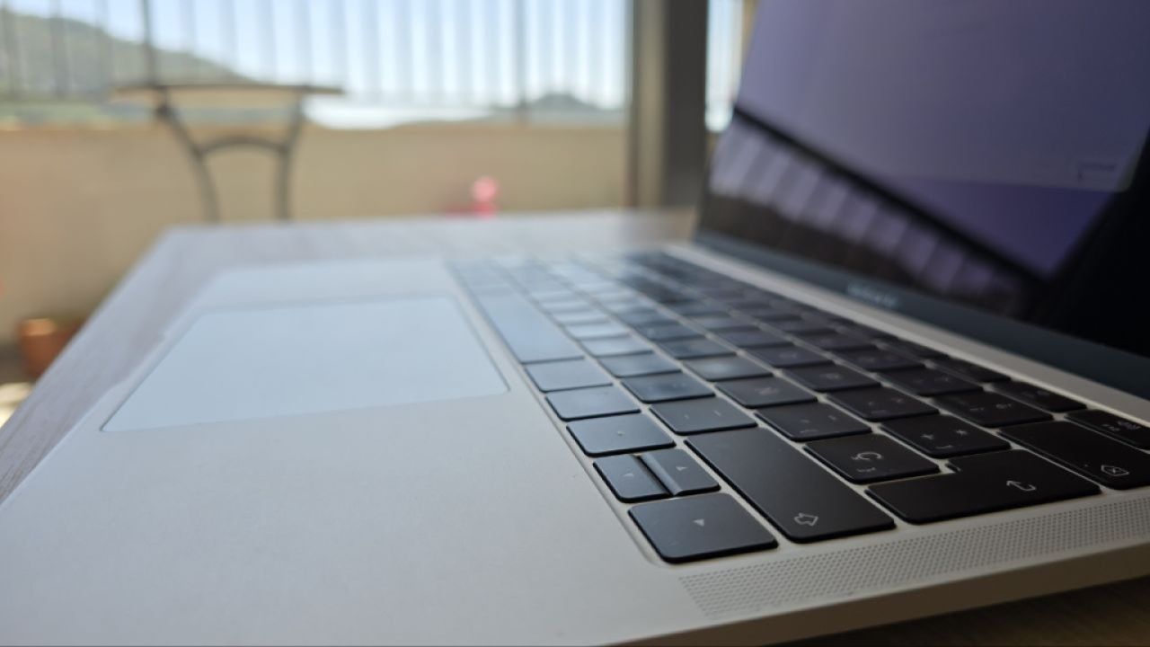 MacBook Air 13” in sehr gutem Zustand, funktioniert einwandfrei.