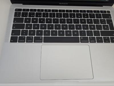MacBook Air 13” in sehr gutem Zustand, funktioniert einwandfrei.
