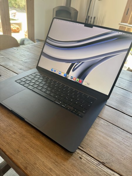 MacBook Air 15,3 Zoll, M4 (2025) - deutsche Tastatur