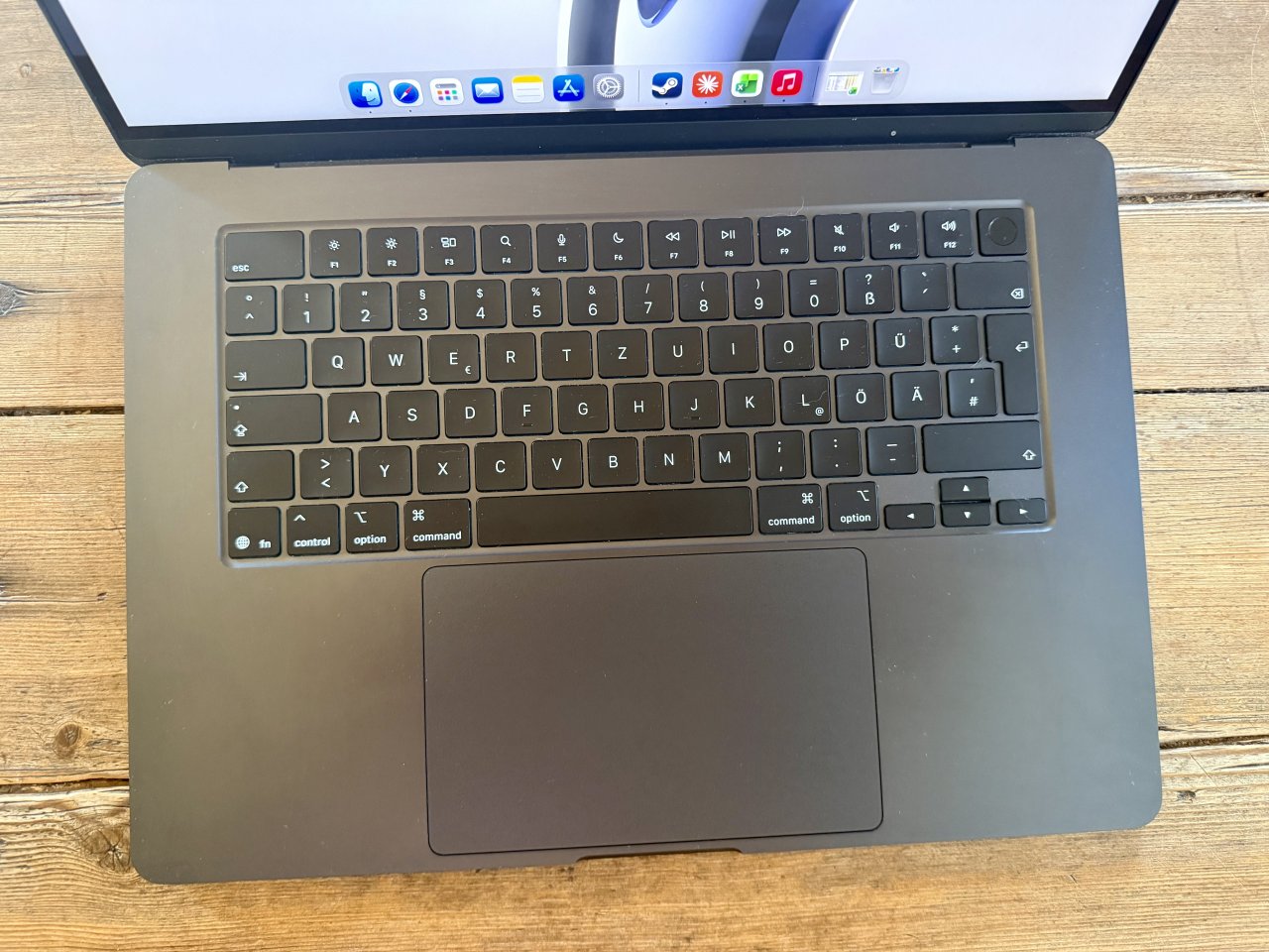 MacBook Air 15,3 Zoll, M4 (2025) - deutsche Tastatur