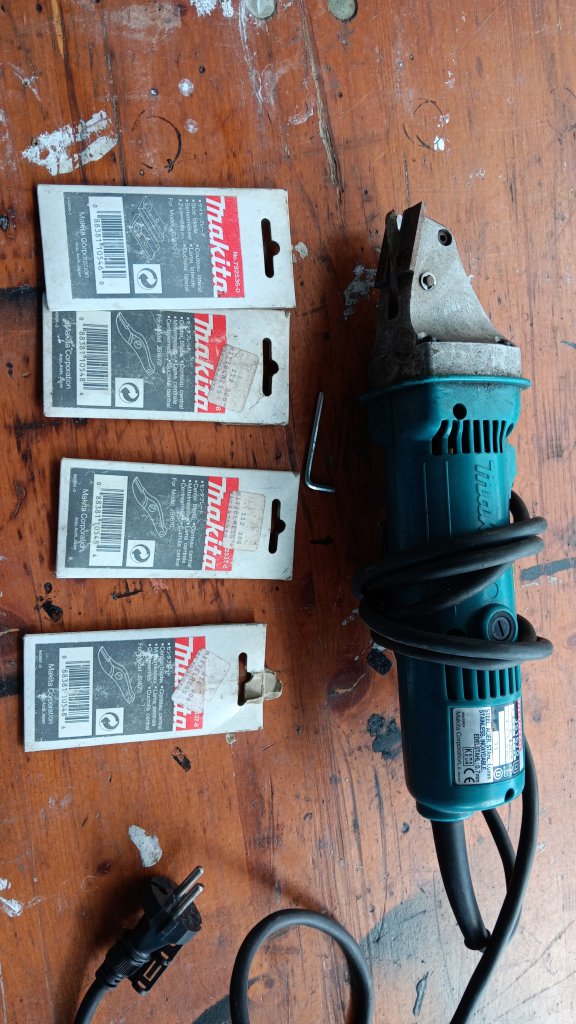 Juego de cizalla para chapa Makita JS1670 + 4 cuchillas de repuesto originales