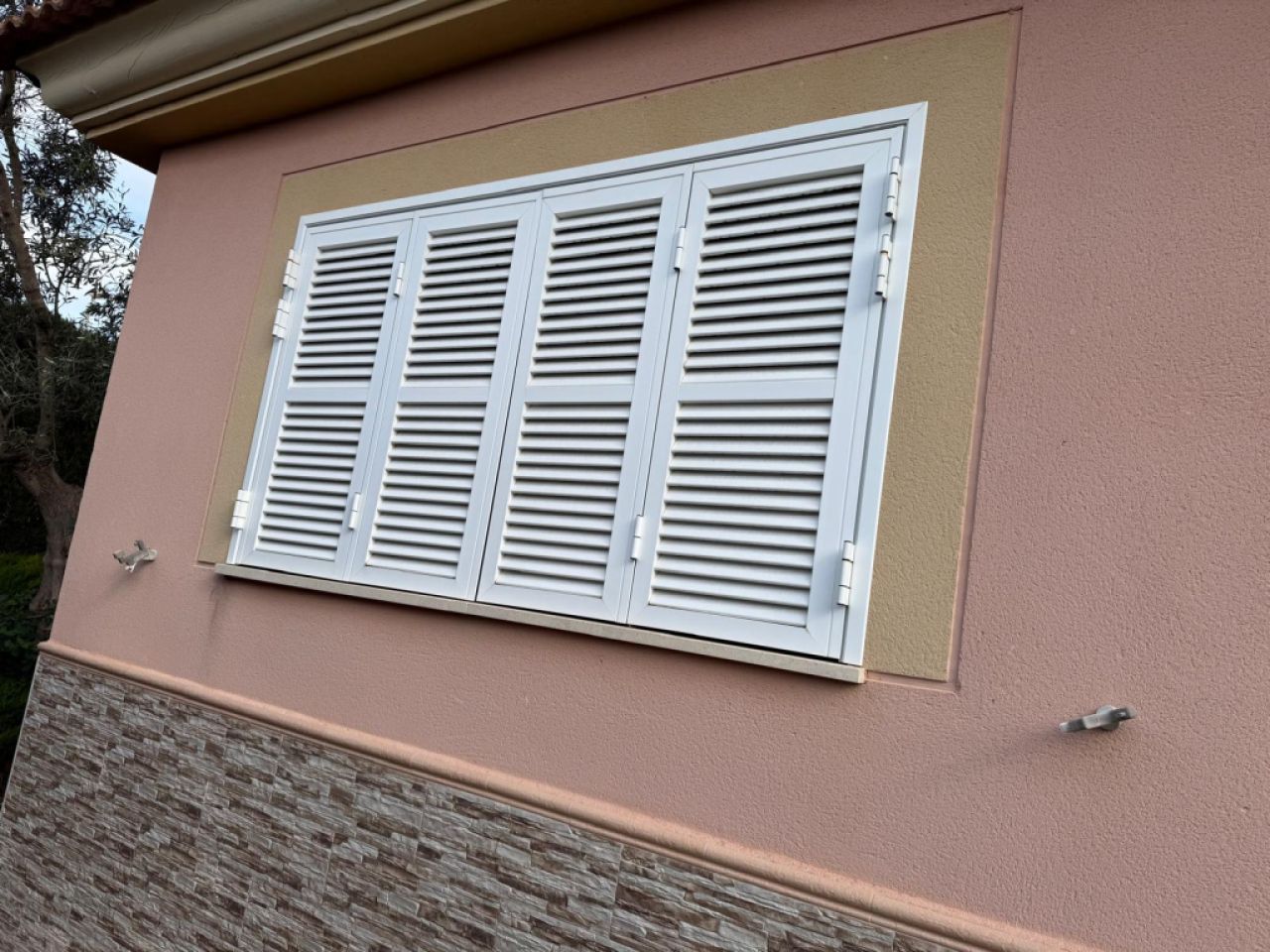Mallorca aluminum shutter white