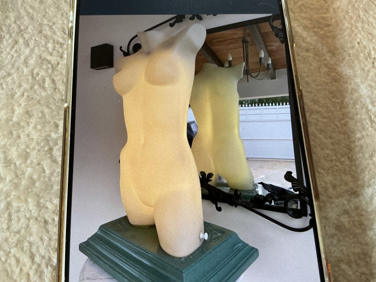 Mannequin, Frauen-Torso-Figur, beleuchtet