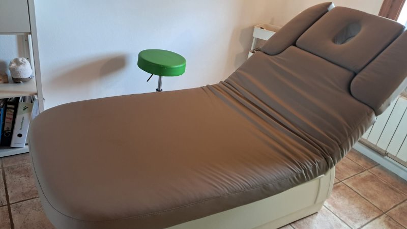 Massage table