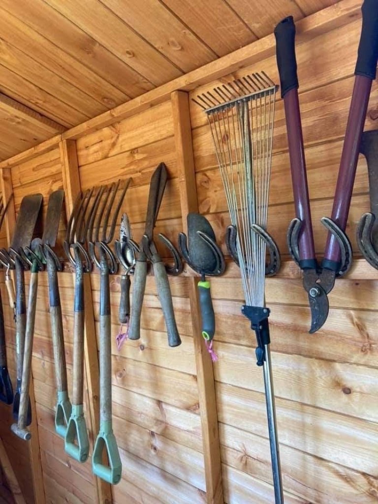 Maßgeschneiderte Pferdeboxen und Stallungen