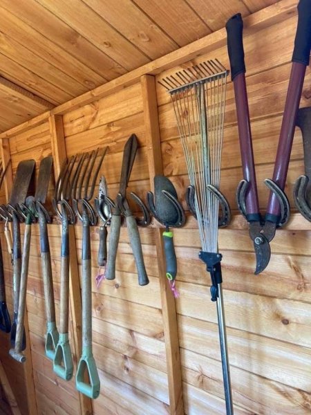 Maßgeschneiderte Pferdeboxen und Stallungen