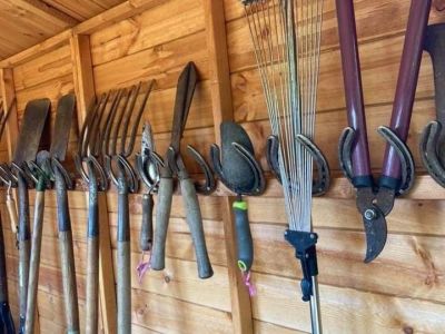 Maßgeschneiderte Pferdeboxen und Stallungen