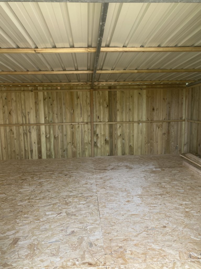 Maßgeschneiderte Pferdeboxen und Stallungen