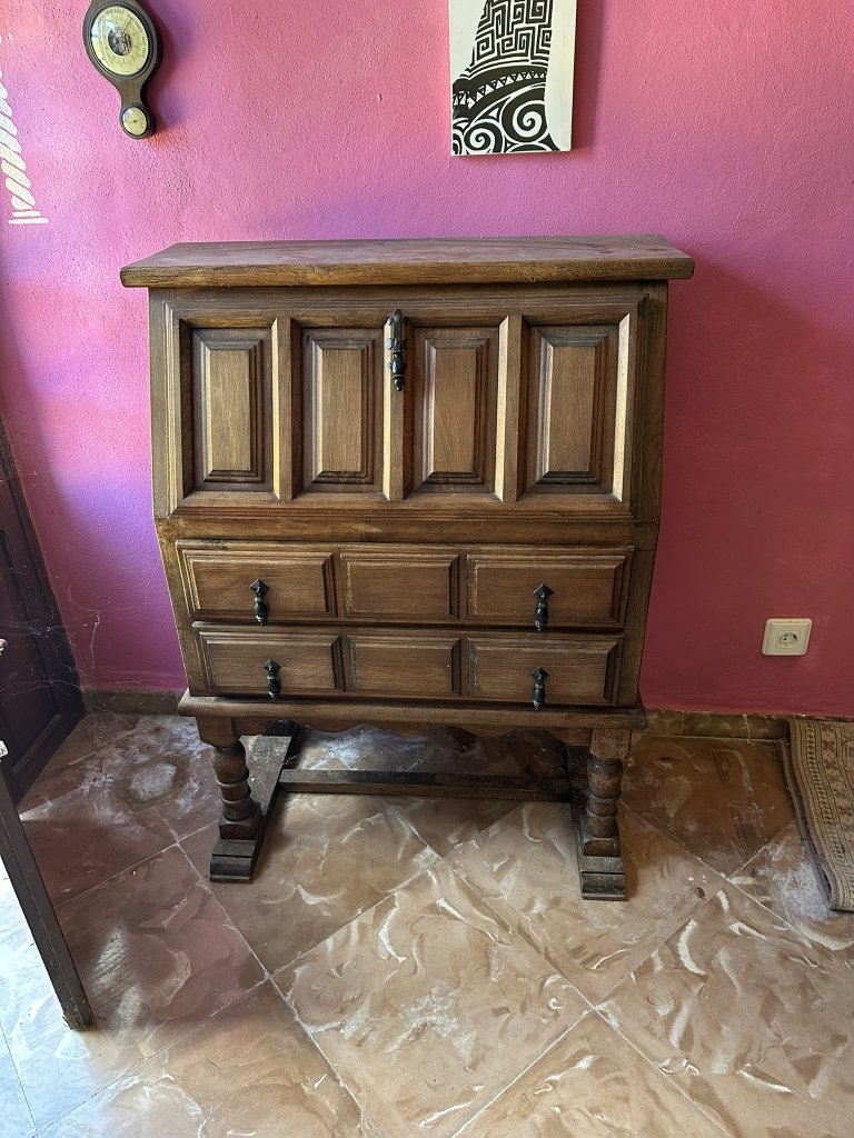 Massiver Holz-Sekretär mit diversen Fächern und Schubladen