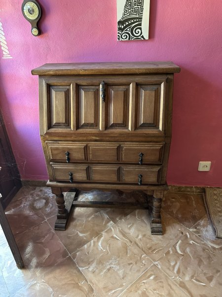 Massiver Holz-Sekretär mit diversen Fächern und Schubladen