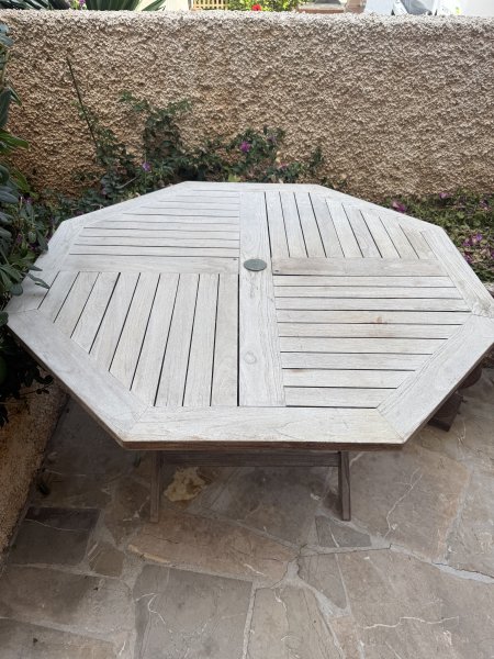 Massiver Teak-Gartentisch Ø 120 cm