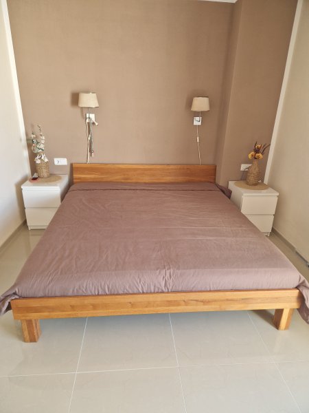 Massives Holzbett 180x200